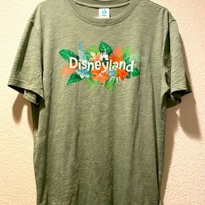 Women’s Large Disneyland T-shirt